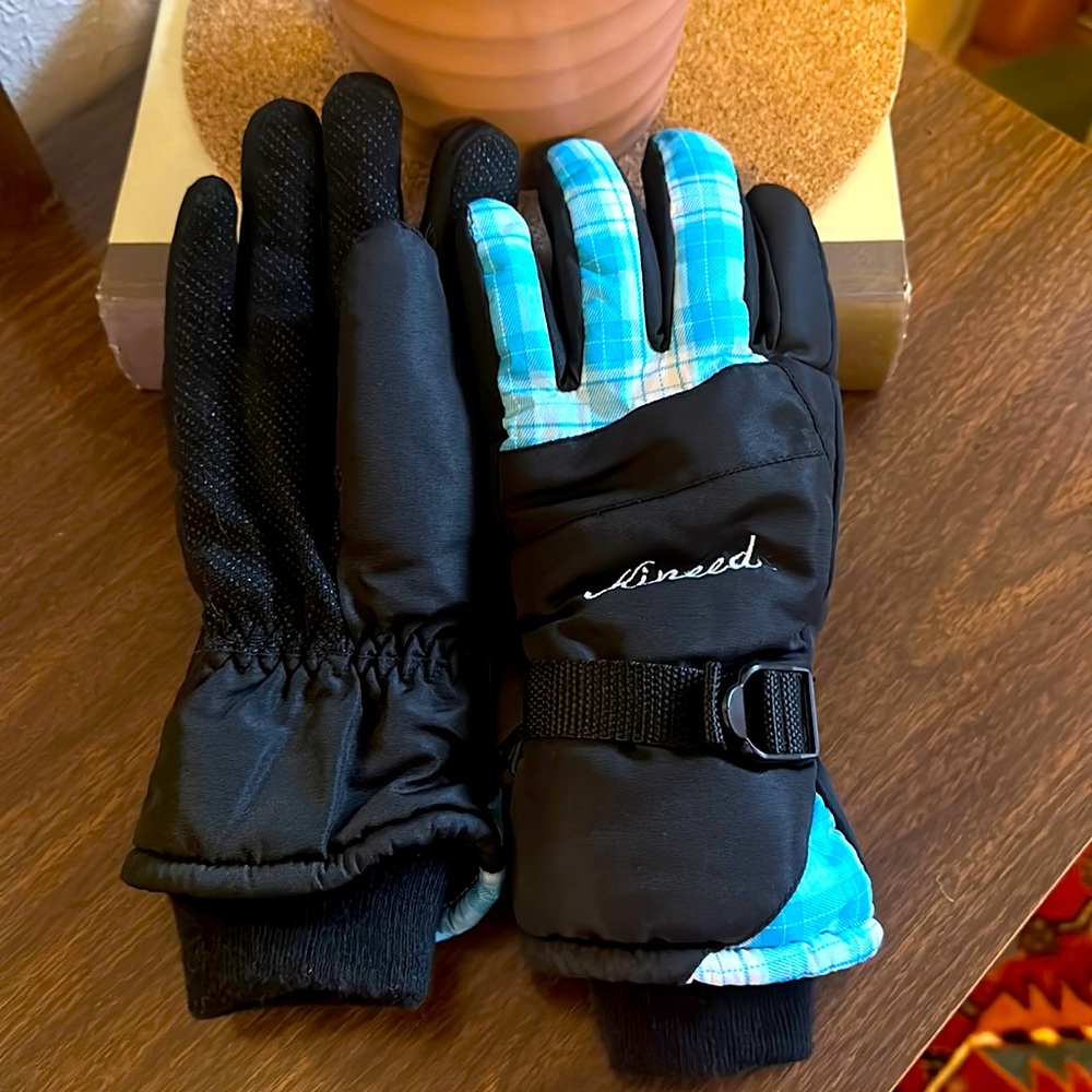 Kineed Snow Gloves